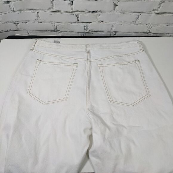 Abercrombie & Fitch white distressed high rise mom jeans NWT 33x16 short - Picture 2 of 6